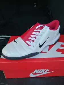 Кроссовки для футбола NIKE Total 90
