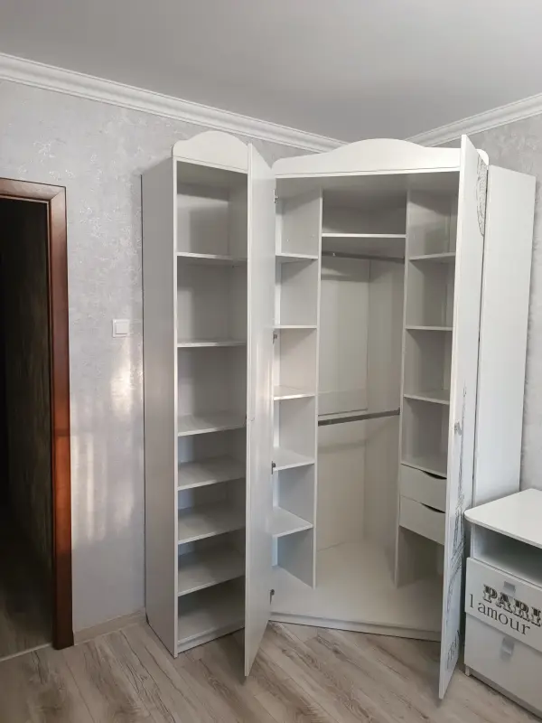 Шкаф угловой