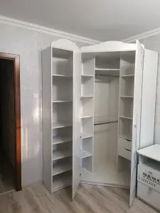 Шкаф угловой