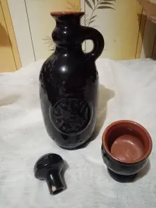 Керамический кувшин с бокалом