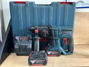 Перфоратор Bosch GBH 180-LI (а.45-045526)