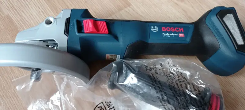 Угловая шлифмашина Bosch GWS 18V-11S