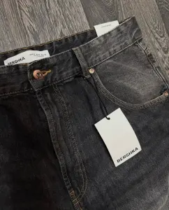 Baggy джинсы BERSHKA  .