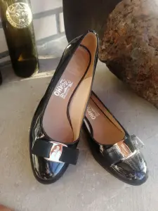 Туфли лаковые Salvatore Ferragamo 38 р-р