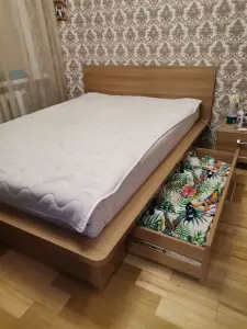 Кровать, комод, тумбочка