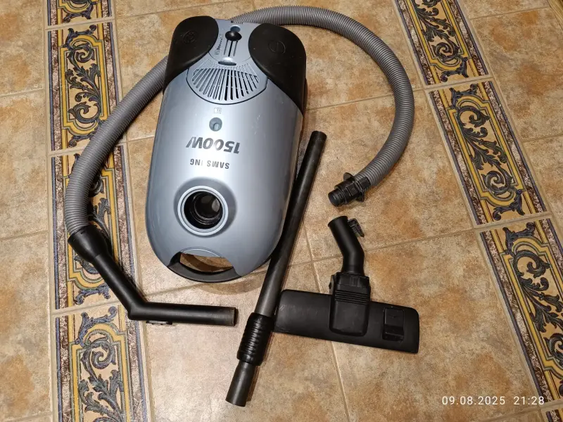 Пылесос Samsung VC6015V. Мощность 1500 вт.