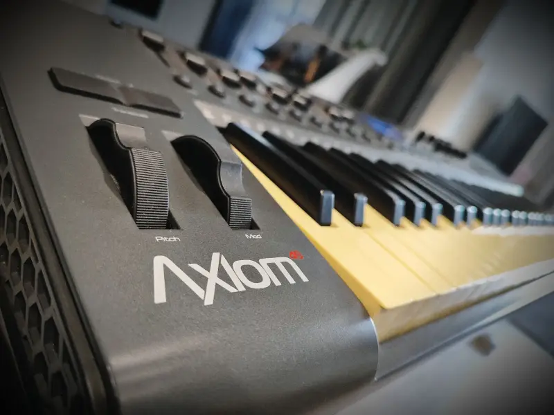 MIDI-клавиатура M-Audio Axiom Mark II 49