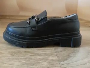 Черные ботинки школьные