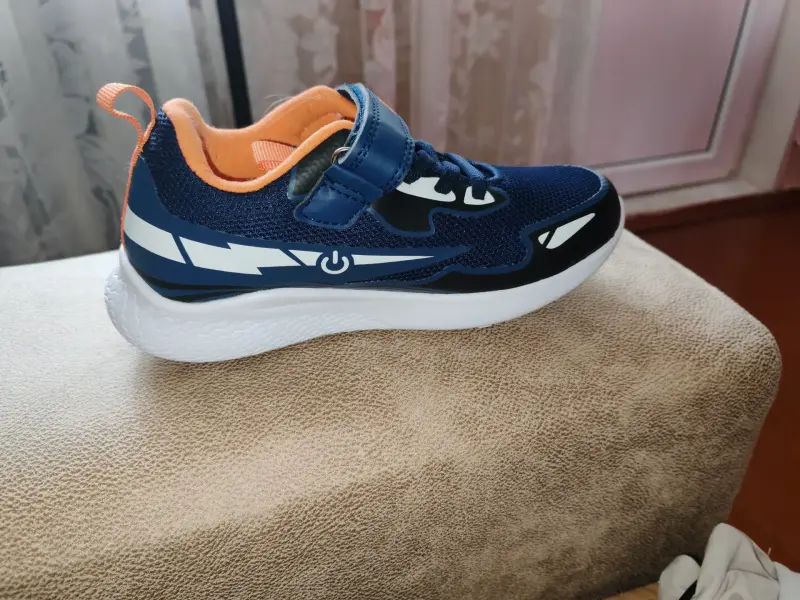 Кроссовки
