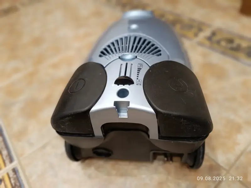 Пылесос Samsung VC6015V. Мощность 1500 вт.