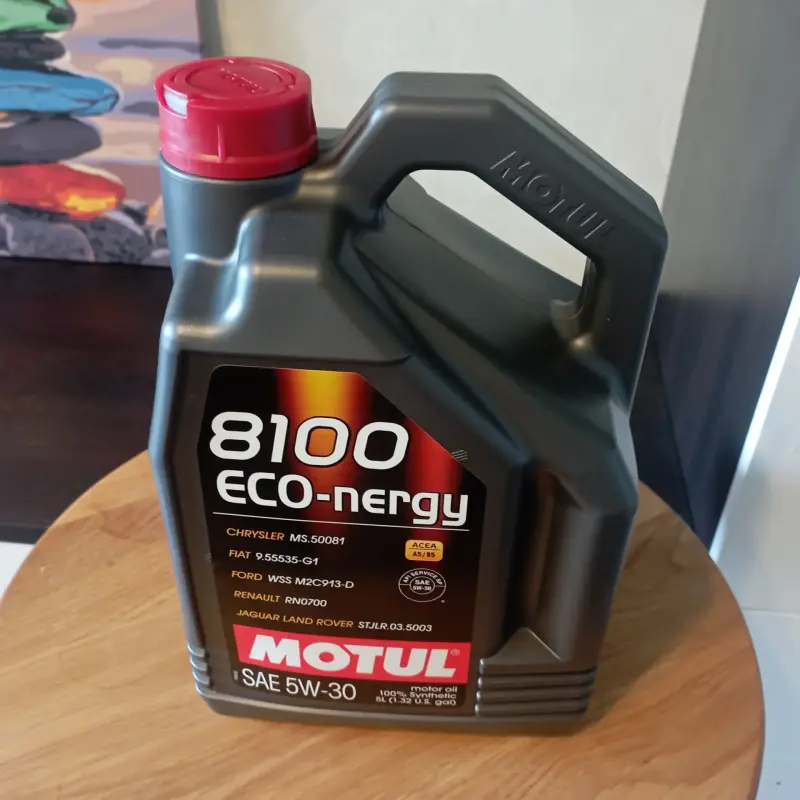 Моторное масло Motul 8100 Eco-nergy 5W30 (5 литров)