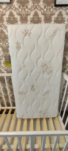 Детская кроватка с матрасом