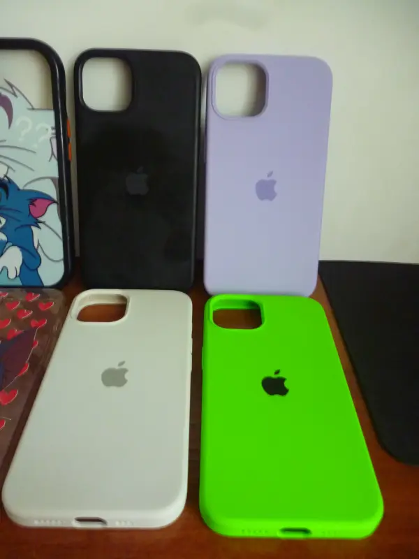 Чехлы на телефон IPhone 13