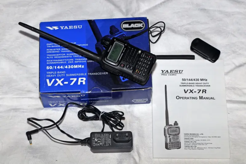 Радиостанция Yaesu VX-7R