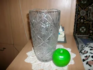 узорная хрустальная ваза из СССР