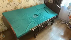 Медицинская кровать