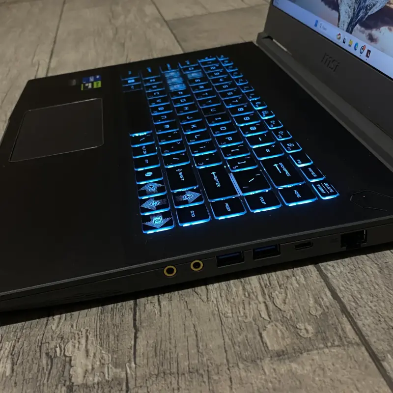 Ноутбук Игровой Ноутбук MSI Thin 15 B12UDX-2424XBY