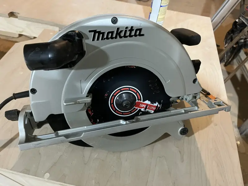 Дисковая пила  Makita 5903 R