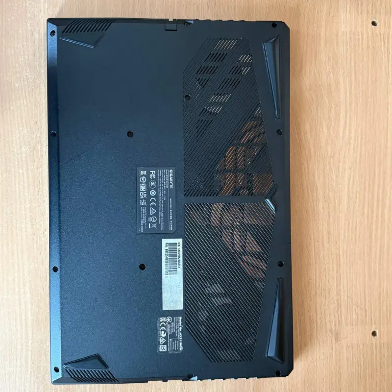 Gigabyte G5 MF / RTX 4050 / i5-12500H ноутбук