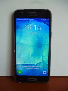 Телефон Samsung Galaxy J5