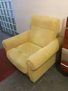 Кресло жёлтое