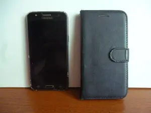 Телефон Samsung Galaxy J5