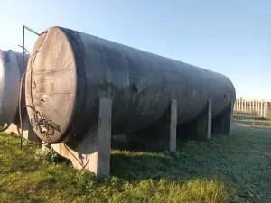 Емкость нержавеющая 40 кубов, 12х18н10т, толщ 6 мм