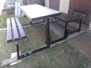 Лавочка.