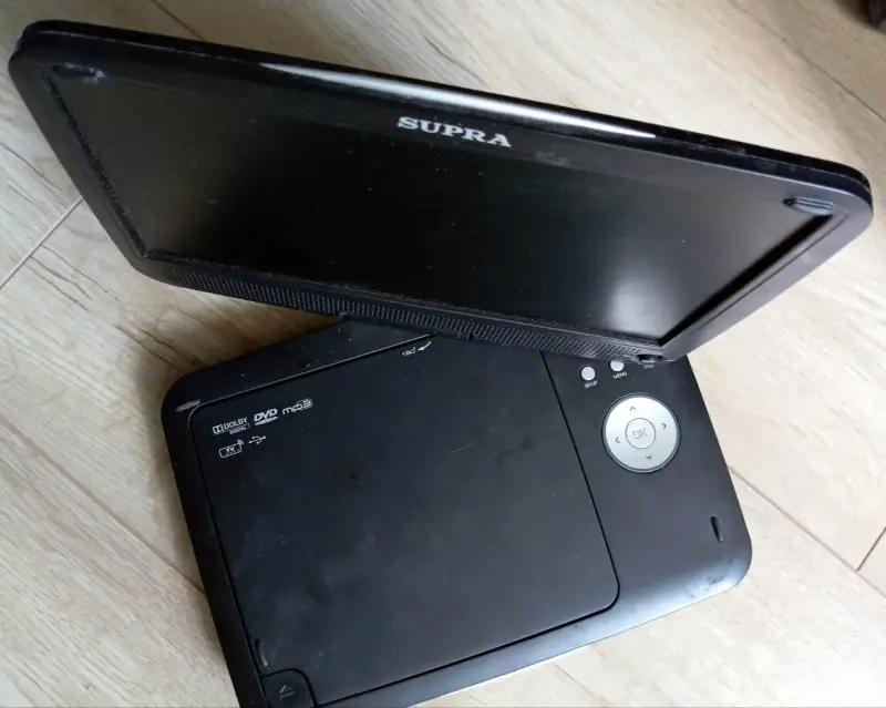 Портативный DVD плеер Supra