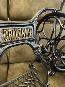 Швейная машина . Станина Gritzner
