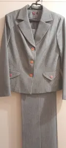 Женский брючный костюм