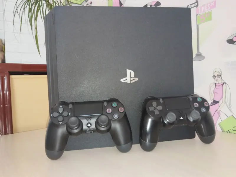 Срочно приставка PLAYSTATION 4 PRO 1000 GB