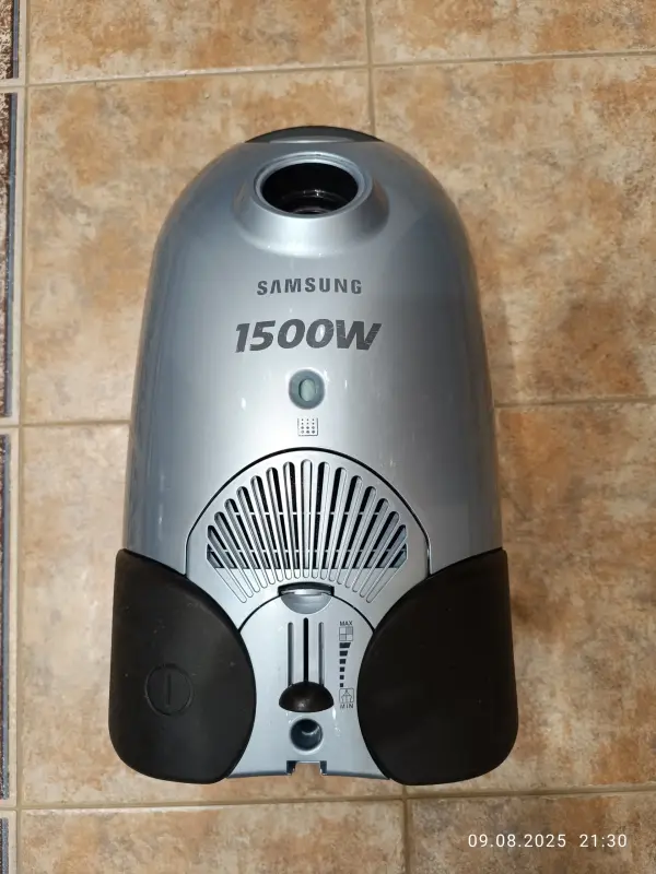 Пылесос Samsung VC6015V. Мощность 1500 вт.