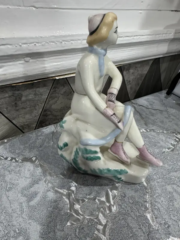 Статуэтка фарфор