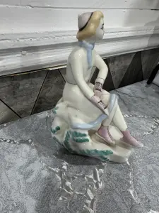 Статуэтка фарфор