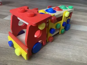 Машинка конструктор из дерева.