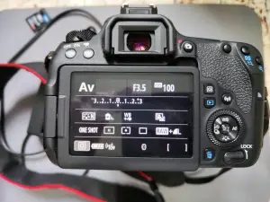 Зеркальный фотоаппарат Canon EOS 77D Kit 18-135mm