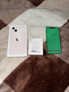 Телефон iPhone 13