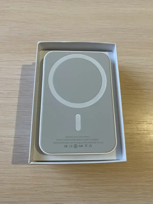 Портативная зарядка IPhone MagSafe