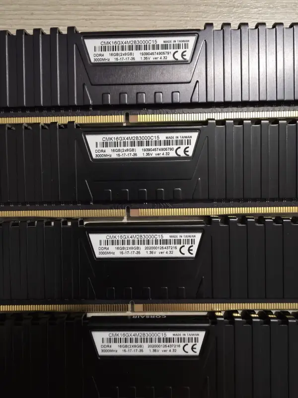 Оперативная память: Corsair Vengeance LPX 2x8GB DDR4 PC4-24000 [CMK16GX4M2B3000C15]