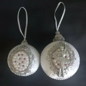 Новогодние бархатные шары