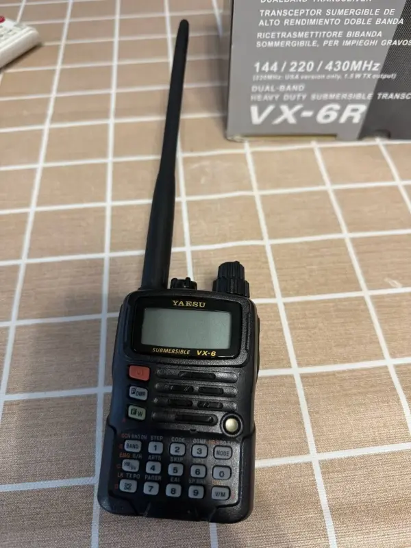 Радиостанция Yaesu VX-6R