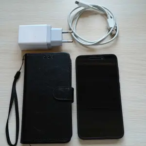 Смартфон Xiaomi Redmi Go + чехол, стекло, карта памяти
