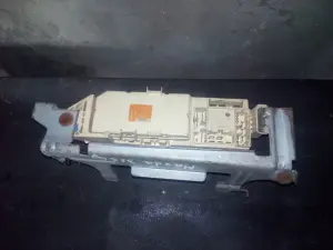 Блок предохранителей Mazda 323 BG