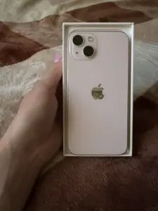 Телефон iPhone 13