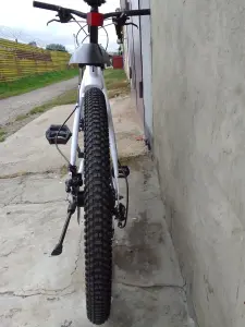 Велосипед BMW на литых дисках