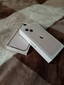 Телефон iPhone 13