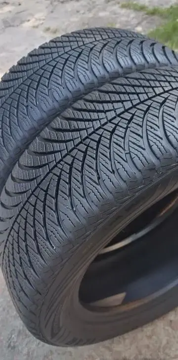 Зимние шины GOODYEAR 205/55 R16 2шт.