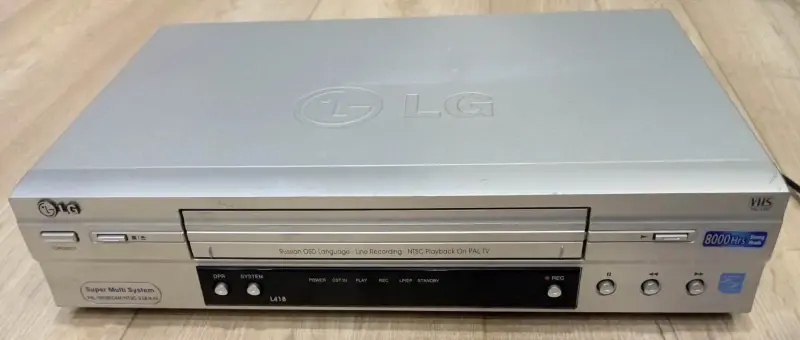 Видеомагнитофон LG L418