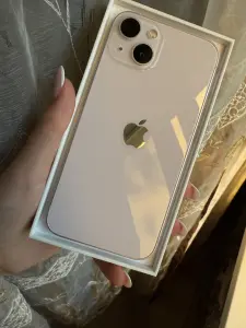Телефон iPhone 13
